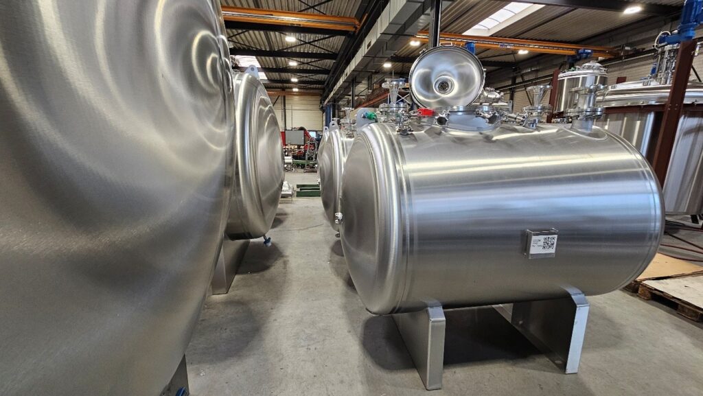 Pharmaceutical stainless steel waste tank for safe storage