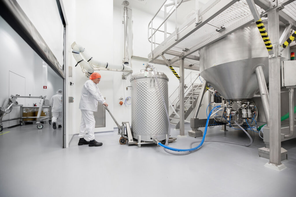 Mobile pharmaceutical stainless steel medicine tank by Gpi Pharma