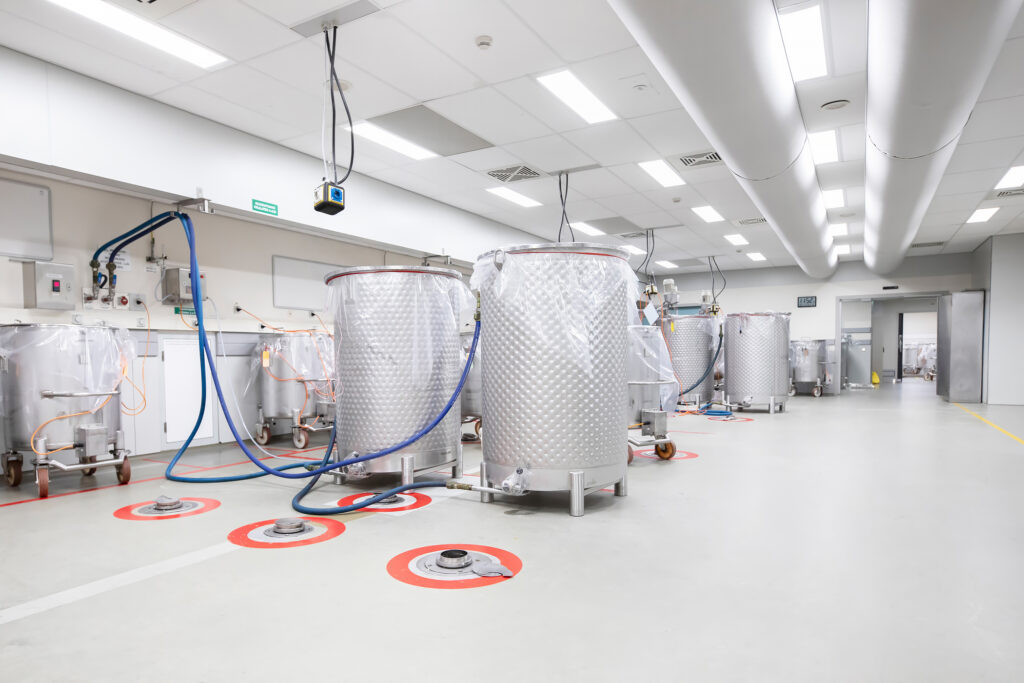 High-quality stainless steel mobile medicine tanks for pharmaceutical storage and transport