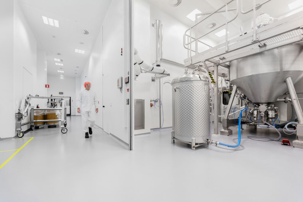 Pharmaceutical stainless steel mobile medicine tank by Gpi Pharma