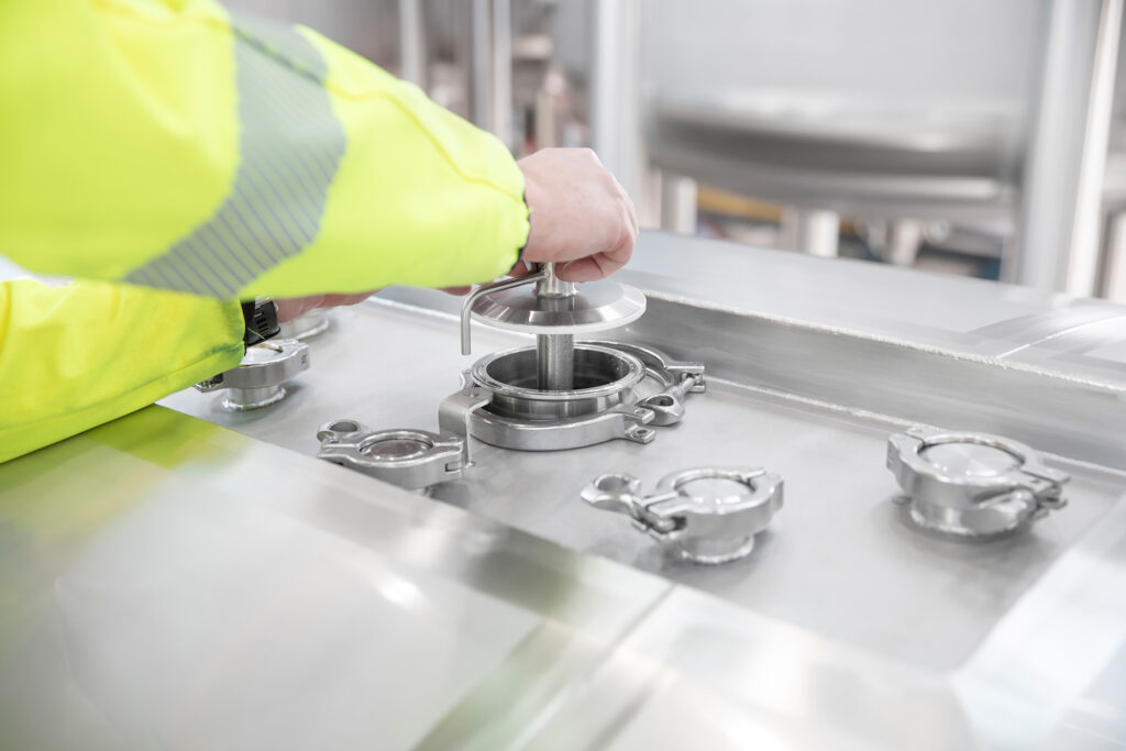 Horizontal stainless steel WFI tank for the cosmetics industry