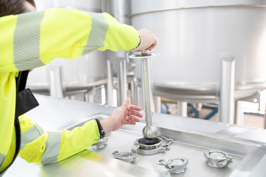 Horizontal stainless steel WFI tank for the cosmetics industry