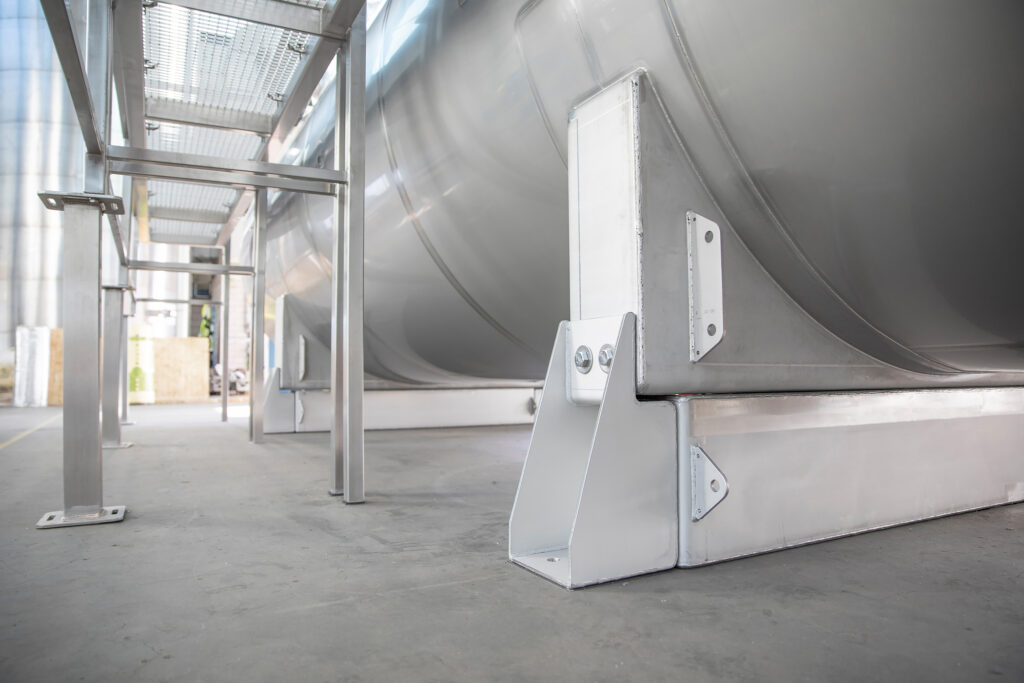 Horizontal stainless steel WFI tank for the cosmetics industry